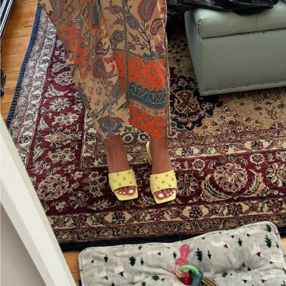 Heels - Picture 6 of 6